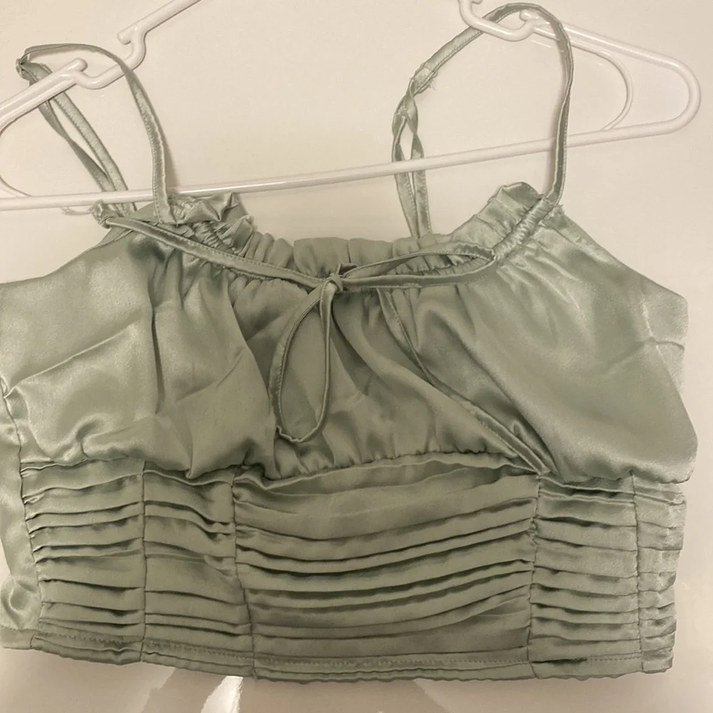 Crop top - Picture 2 of 3